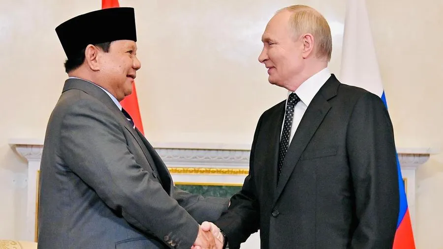 Presiden indonesia prabowo subianto dan presiden rusia vladimir putin menghadiri pertemuan di saint petersburg rusia kamis 196 1750376437861