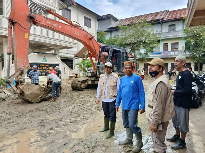 Bersih bersih banjir
