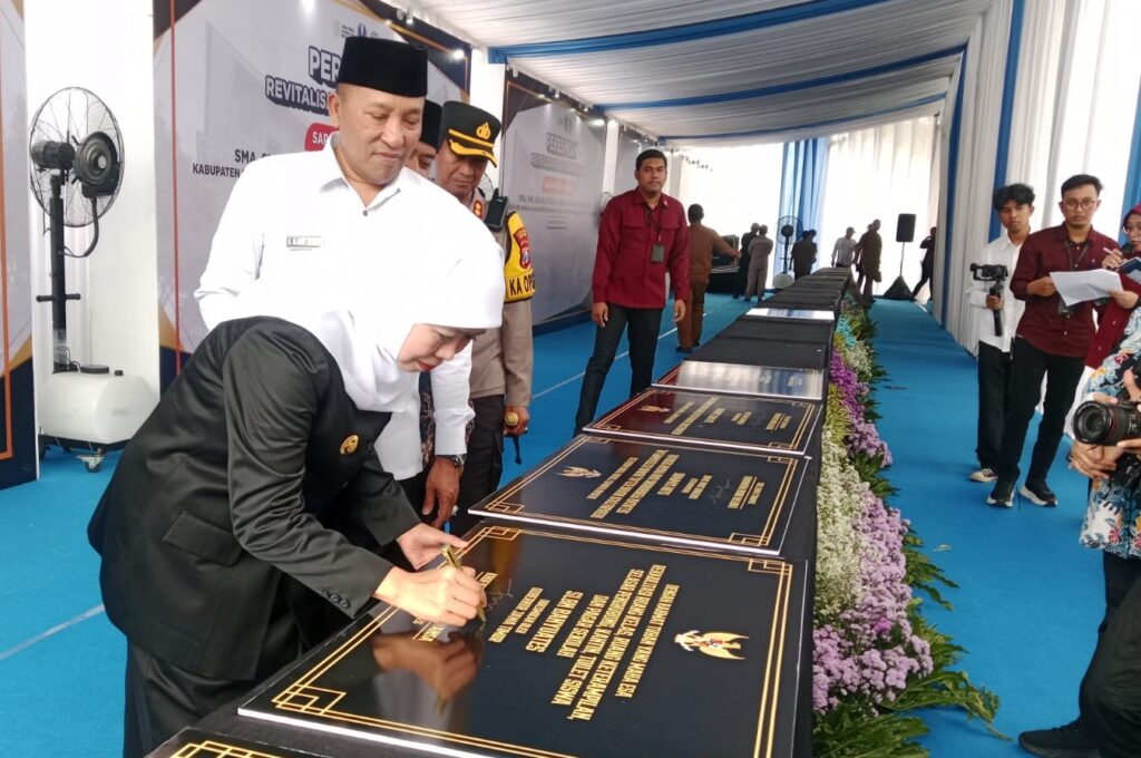 Gubernur Jawa Timur