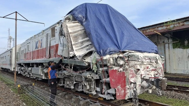 KA Nabrak Truk di Probolinggo
