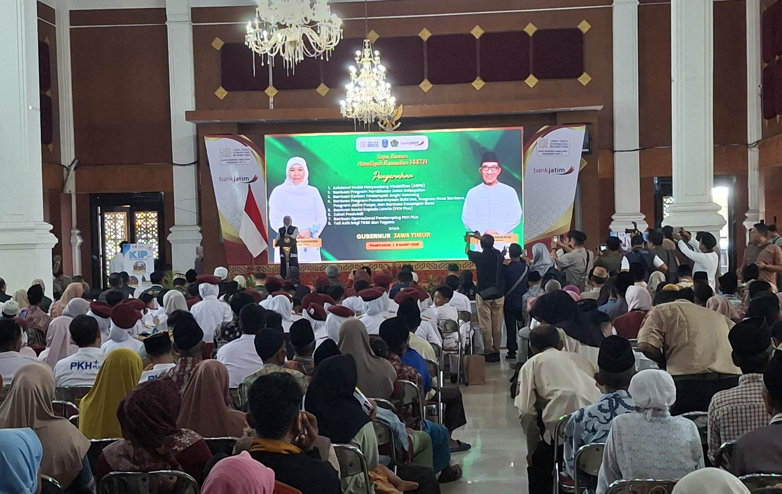 Gubernur Khofifah