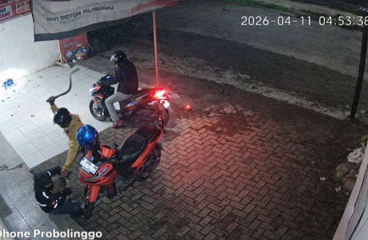 Aksi begal terekam CCTV