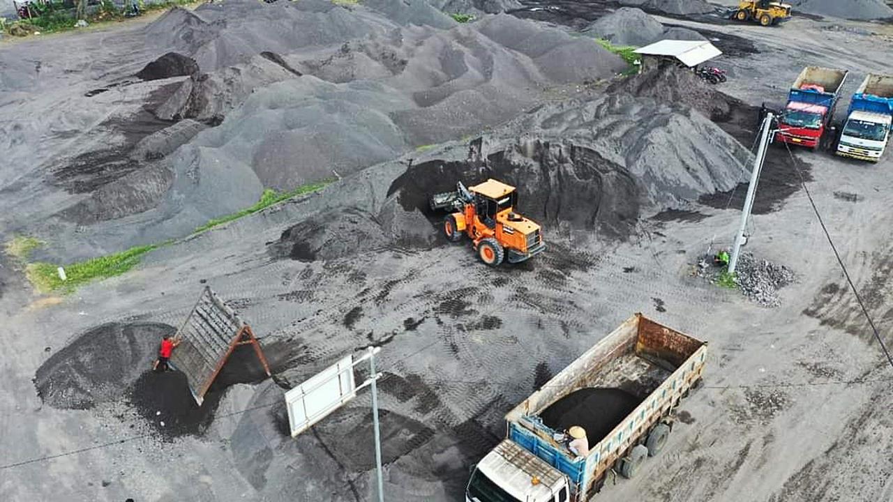Tambang pasir di Lumajang