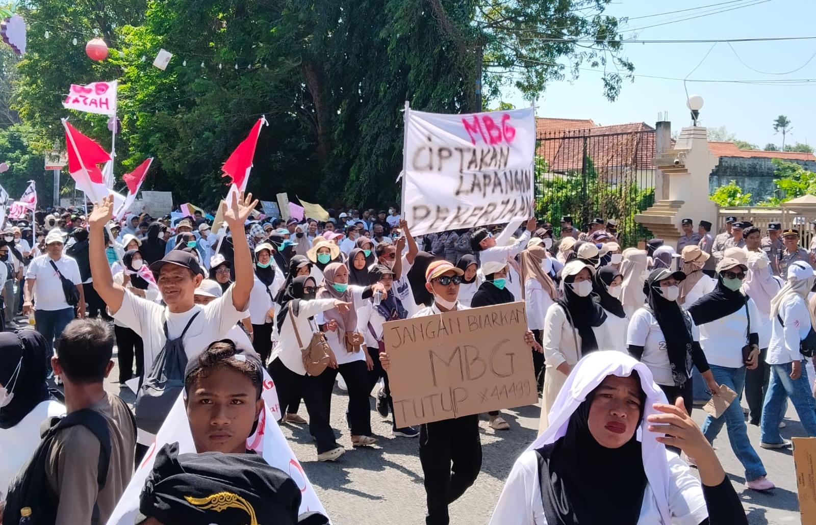 warga probolinggo aksi MBG