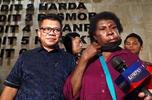 Mama sinta mengunjungi polda metro jaya untuk konsultasi hukum terkait film pesta babi kurniawandetikcom 1780067626005