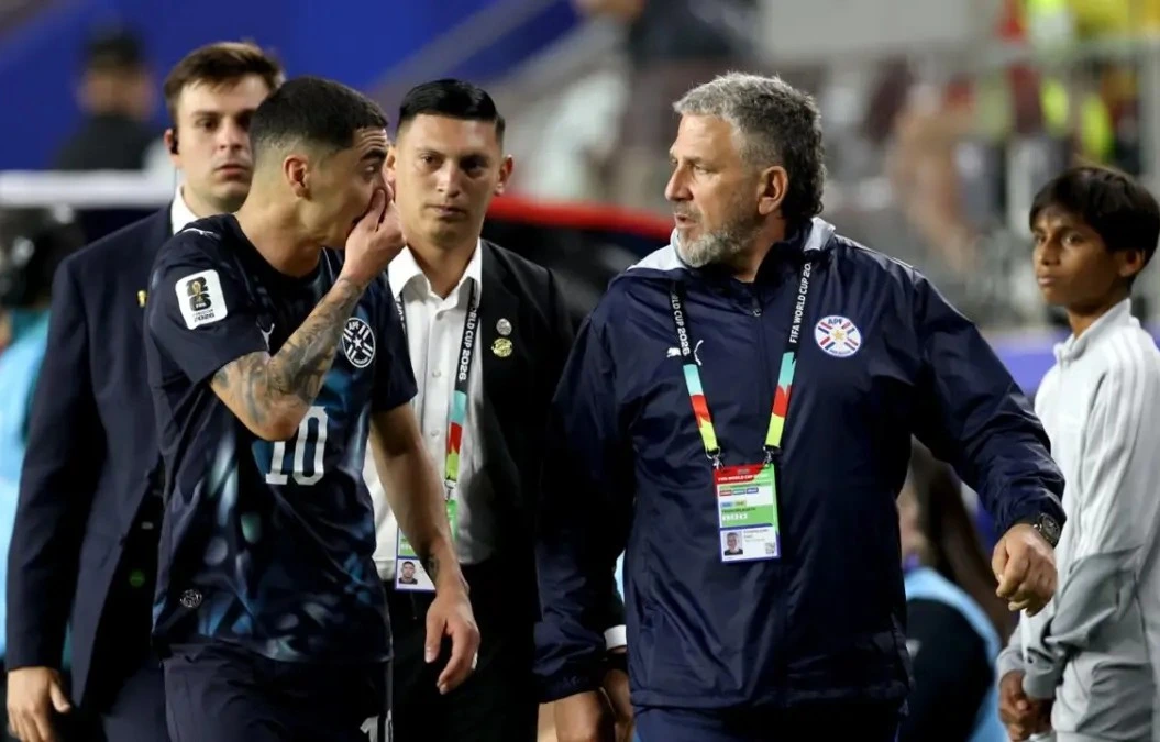 Miguel almiron terkena kartu merah xmplusdeportes 4akPk2