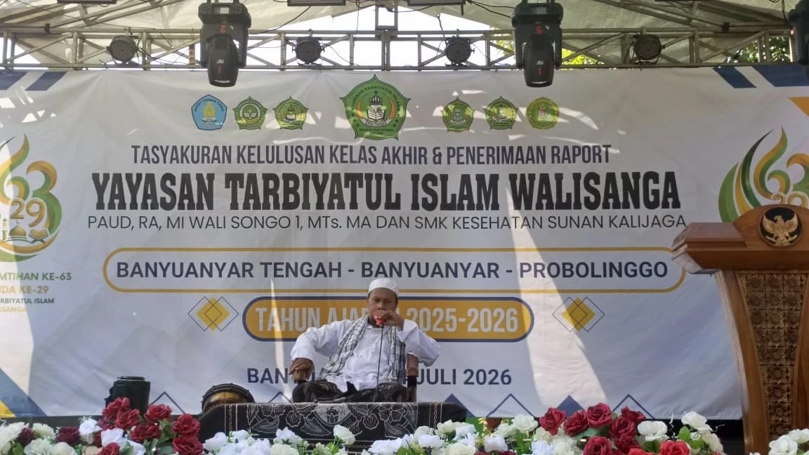 Habib Ja’far bin Abu Bakar Al-Muhdor saat memberikan mauidhotul hasanah (ceramah agama) bagi para hadirin (Foto: Surau.ID/Ist)