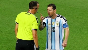 Messi Protes Wasit Portugal Usai Argentina Kalahkan Swiss di Perempat Final Piala Dunia