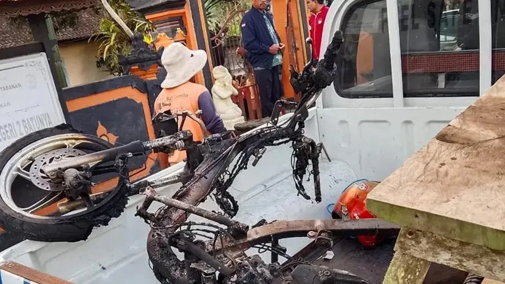 Sepeda motor korban pengeroyokan di bali