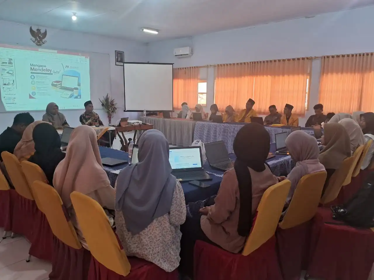 Suasana Pelatihan Sitasi dan Manajemen Referensi menggunakan aplikasi Mendeley (Foto: Surau.ID/Ist)