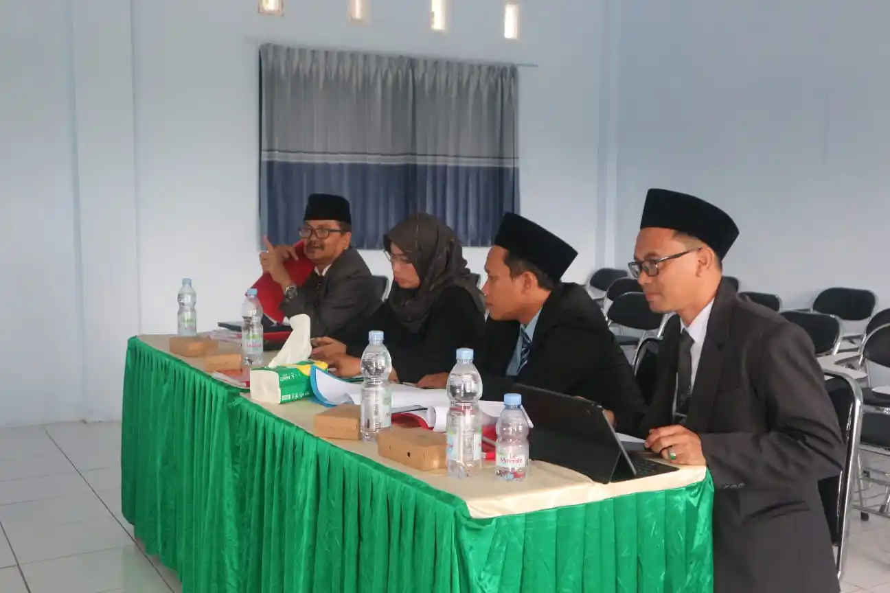 Suasana pengujian sidang tesis (Foto:Surau.ID/Ist)