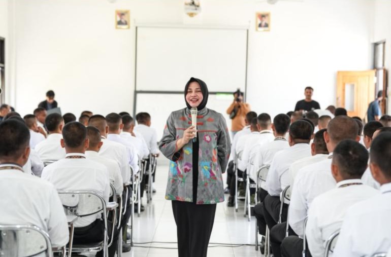 Destry Anna Sari.