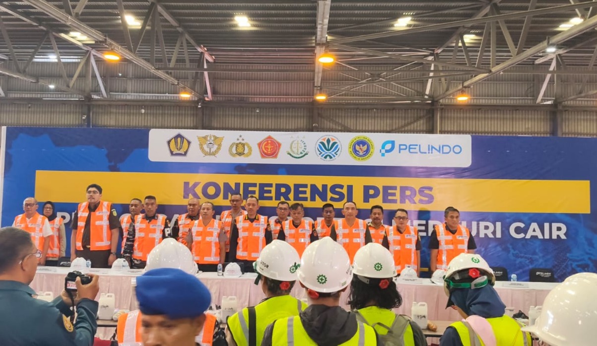 Konferensi pers di Terminal Peti Kemas