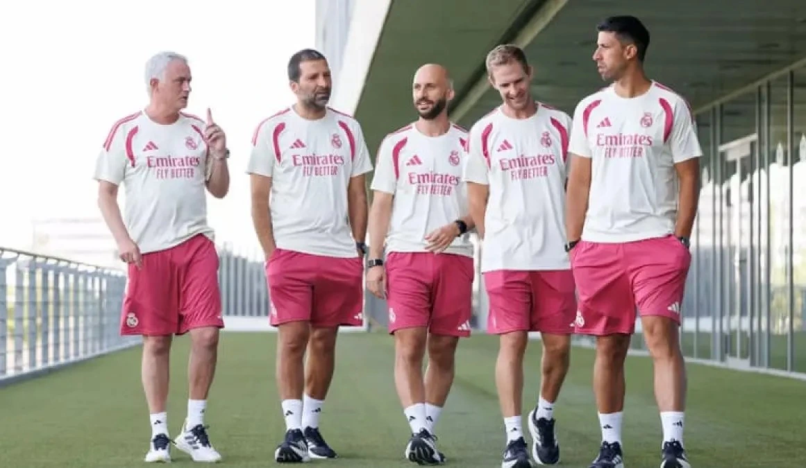 Jose mourinho memulai tugas bersama staf pelatih di valdebebas untuk menyiapkan pramusim real madrid 20262027 sebelum pemeriksaan medis dan latihan perdana timfoto antonio villalba realmadridcom 8UWry