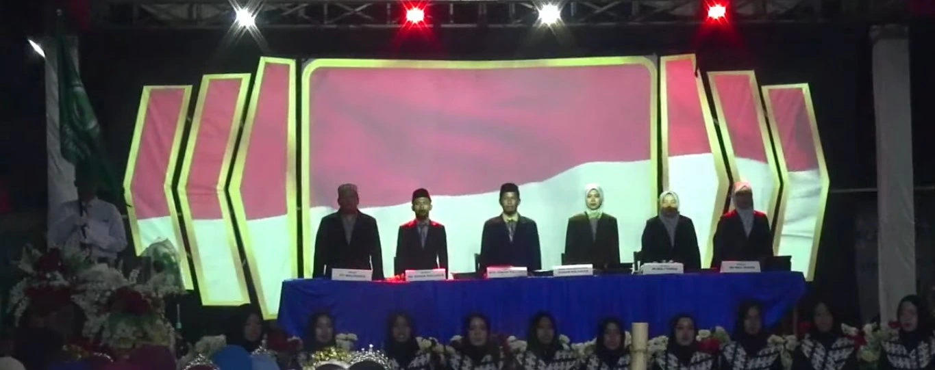 Prosesi wisuda YTI Walisongo Banyuanyar Tengah (Foto: Surau.ID/Ist)