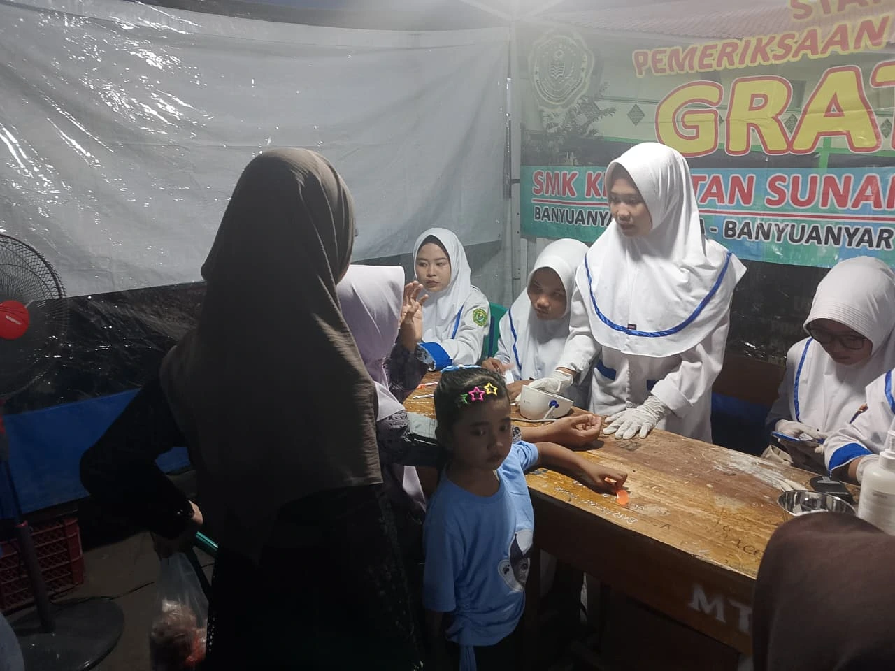 Suasana Pemeriksaan Gratis SMK Kesehatan Sunan Kalijaga (Foto: Surau.ID/Ist)