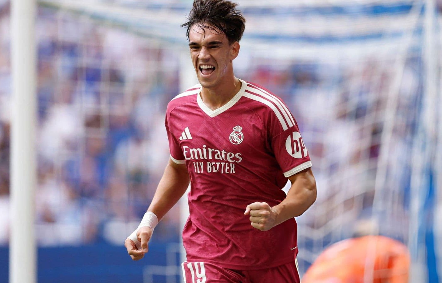 Carlos espi celly Shalke 1600x900~2