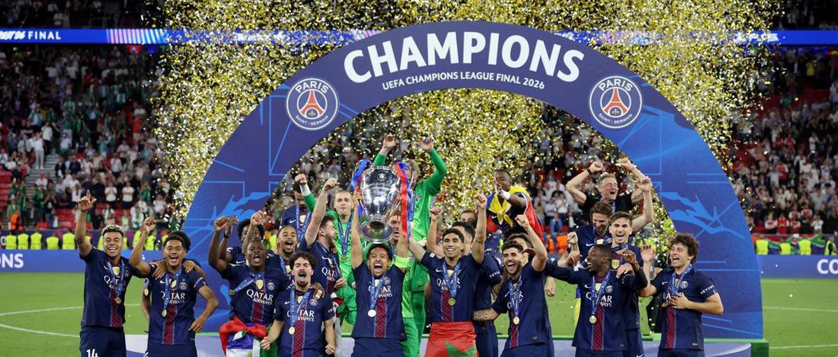 Potret psg angkat trofi liga champions pertahankan takhta eropa 1780196256677 169~2