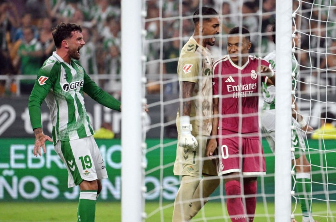 6a9b63999b0c4 reaksi pemain real betis troy parrott dan alvaro valles usai penyerang real madrid kylian mbappe gagal eksekusi penalti gemini 1265 711~2
