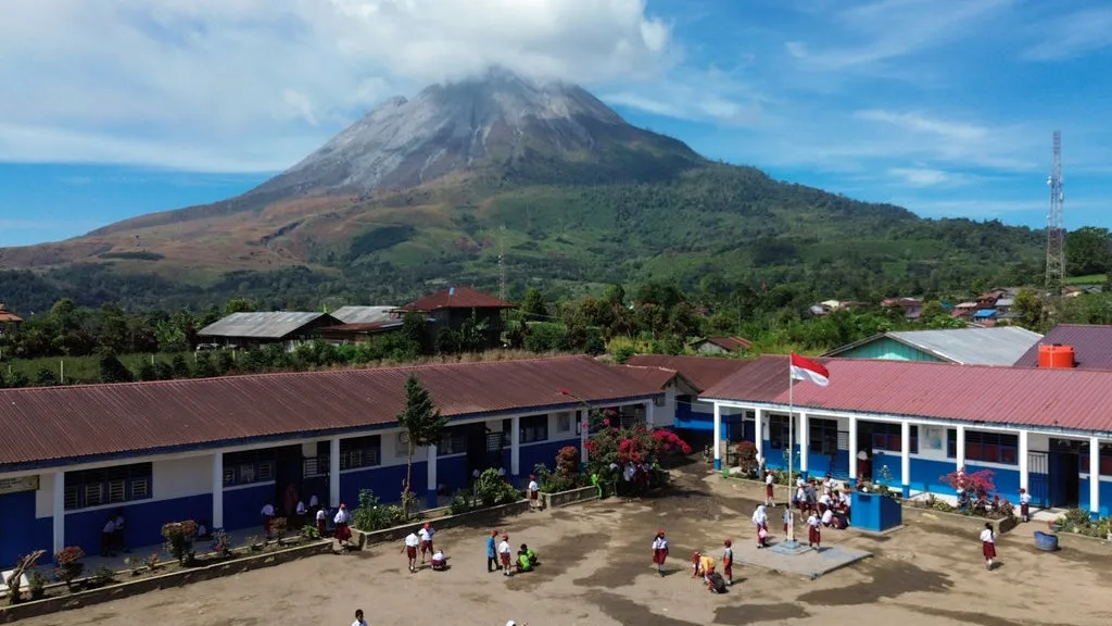 Gunung Sinabung erupsi