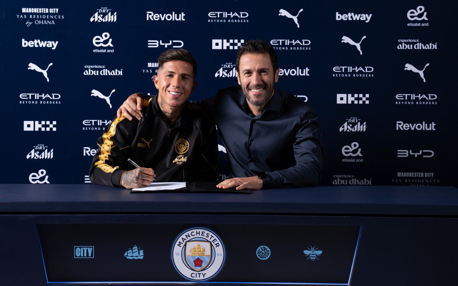 Enzo signing 1 wide~2