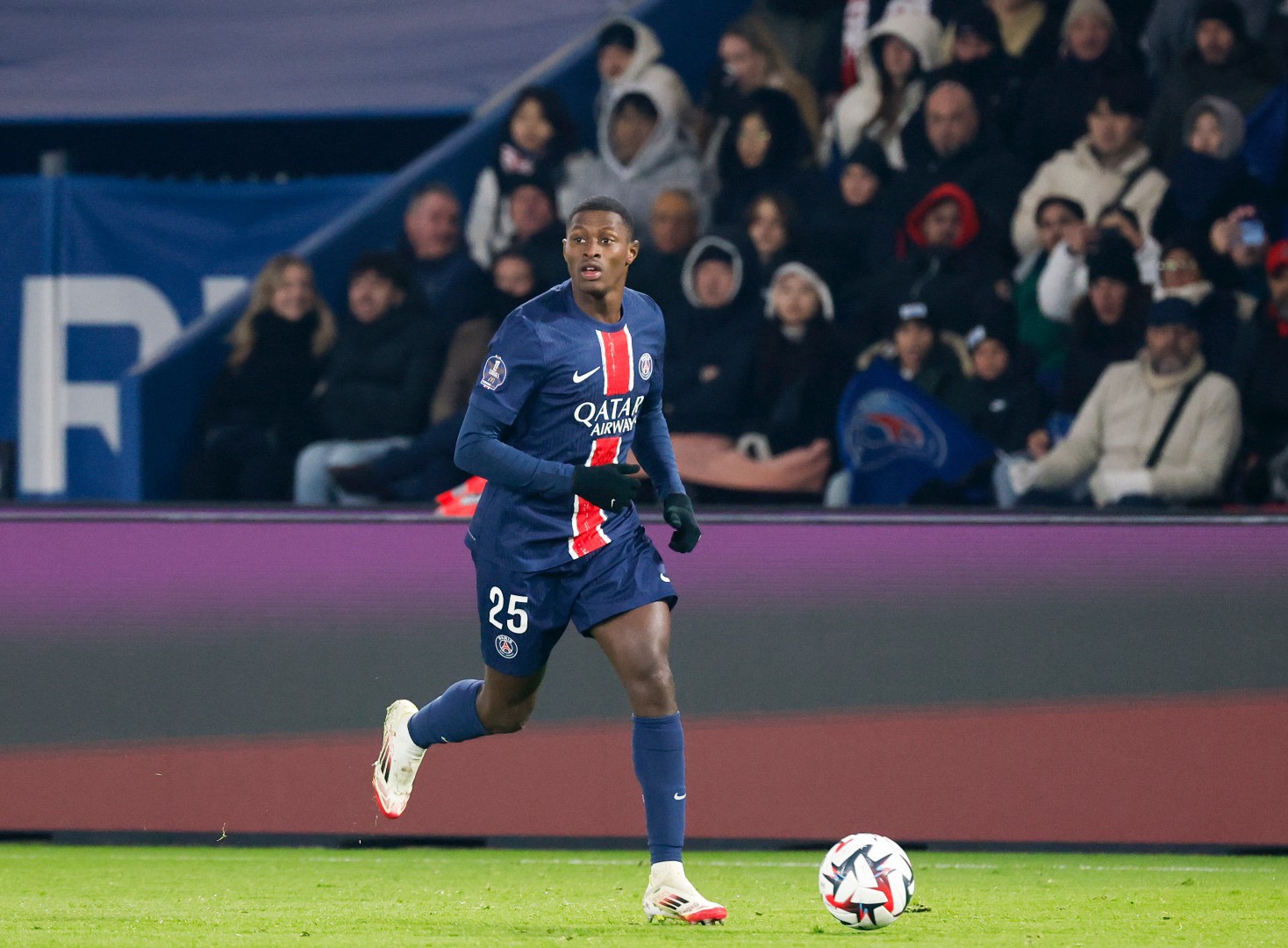 Nuno mendes paris saint germain v as saint etienne ligue 1 2025~2