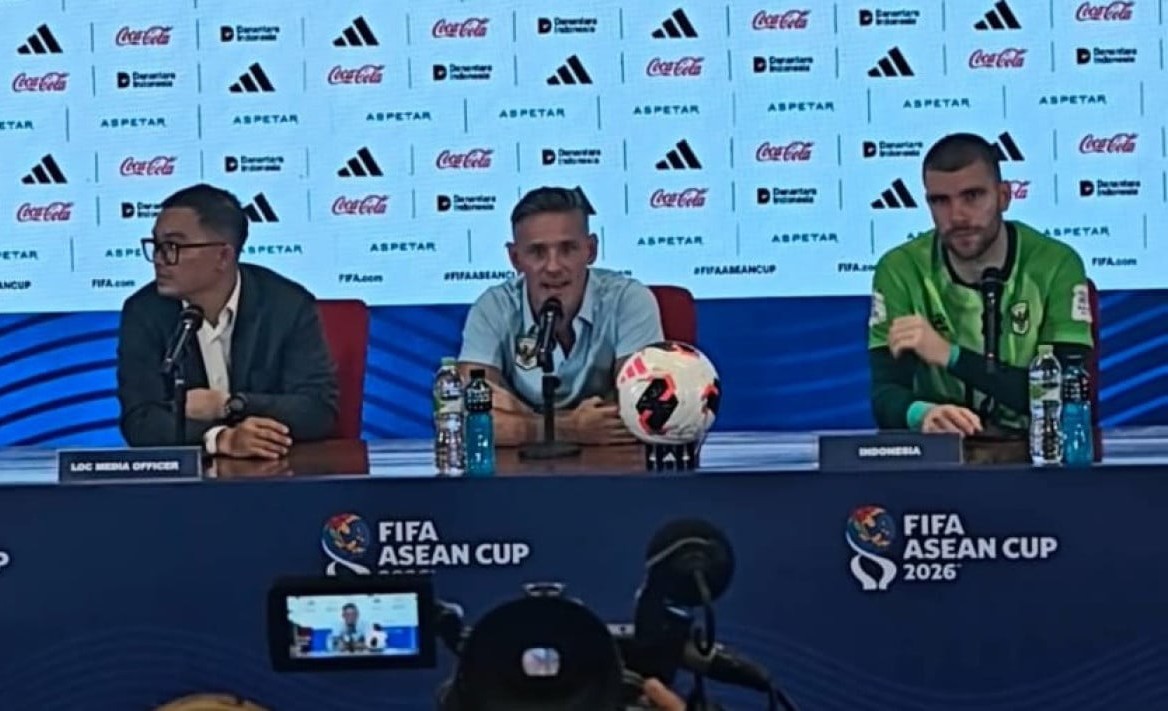 6abab6eb33363 pelatih timnas indonesia tengah dalam konferensi pers usai laga indonesia vs malaysia gemini 1265 711~2