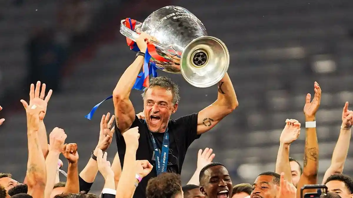 Pelatih Paris Saint Germaint PSG Luis Enrique merayakan gelar juara Liga Champions